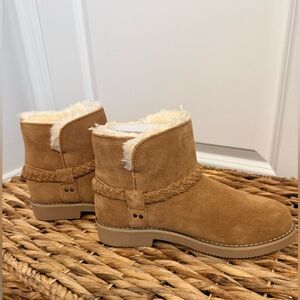 Women’s Boots Size 8